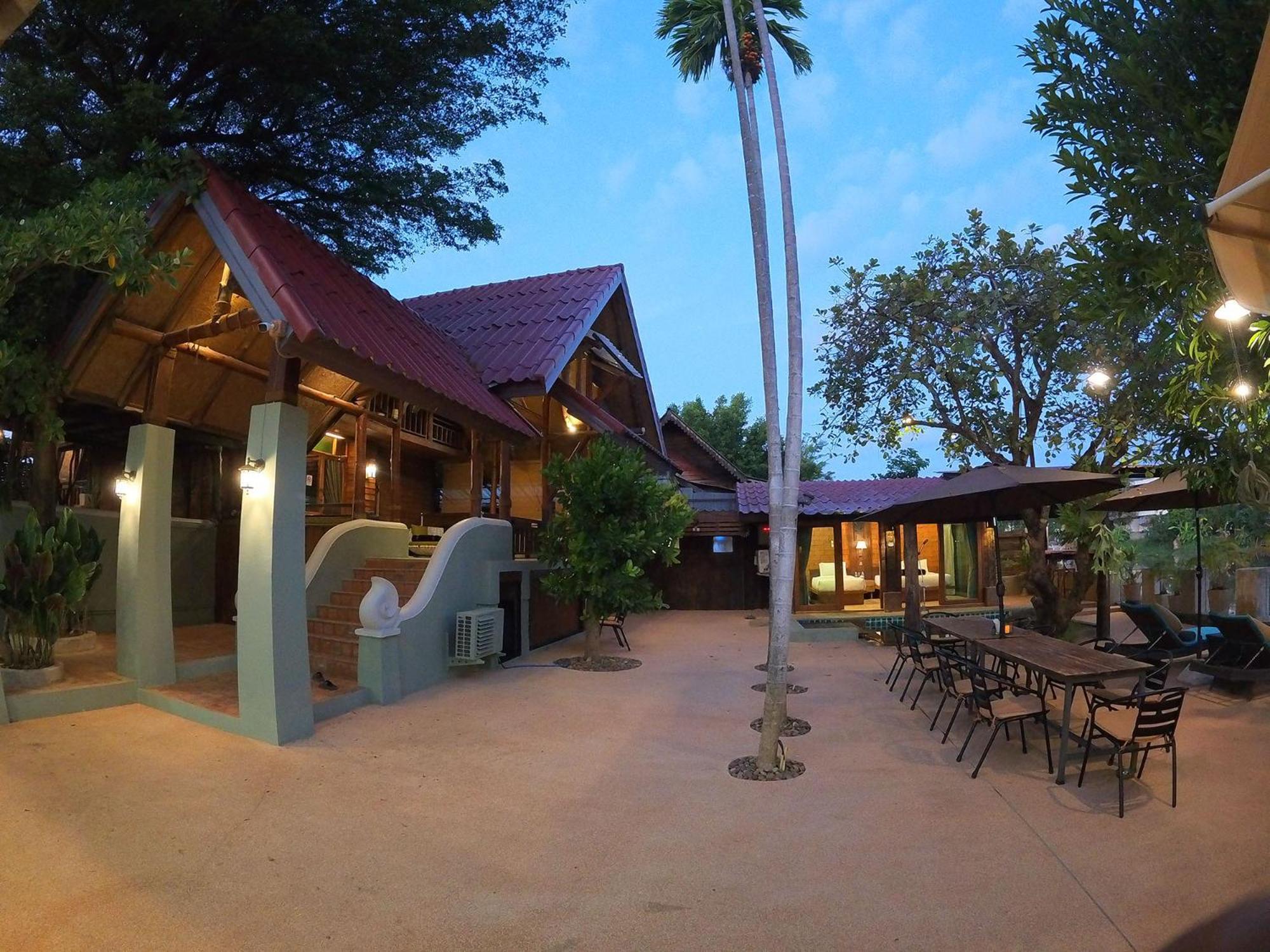 Tolani Riverside Villa チエンマイ エクステリア 写真